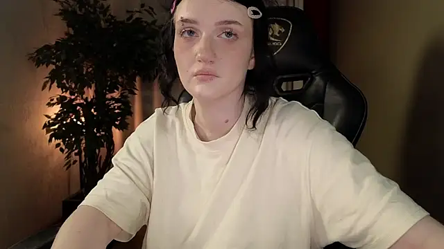 Snapshot of ELLIEJAY chatting on 4, 10, 2025 ELLIEJAY online show from 4, 10, 2025