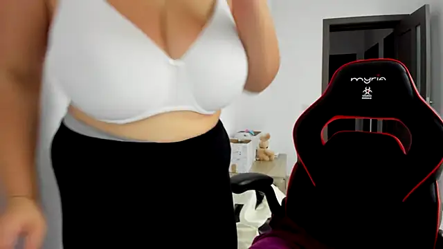 amiraisa11 online show from 17, 10, 2025