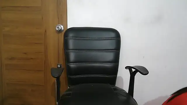 Snapshot of Suzie_darling chatting on 28, 10, 2025 Suzie darling online show from 28, 10, 2025