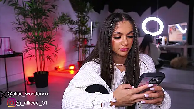 Snapshot of VanessaSimon chatting on 18, 3, 2025 VanessaSimon online show from 18, 3, 2025