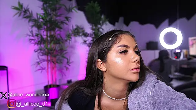 Snapshot of VanessaSimon chatting on 19, 3, 2025 VanessaSimon online show from 19, 3, 2025