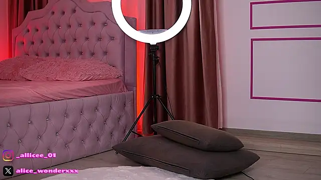 VanessaSimon online show from 12, 11, 2025