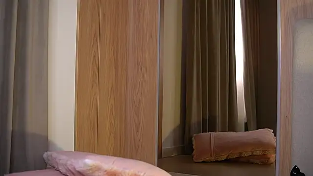 Snapshot of VanessaSimon chatting on 4, 5, 2026 VanessaSimon online show from 4, 5, 2026