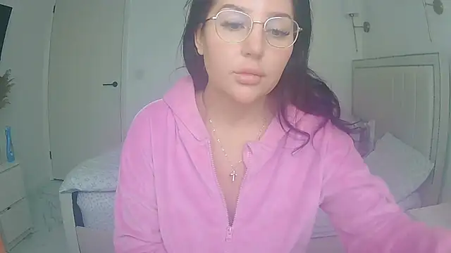 Snapshot of magical_mia chatting on 20, 5, 2026 magical mia online show from 20, 5, 2026