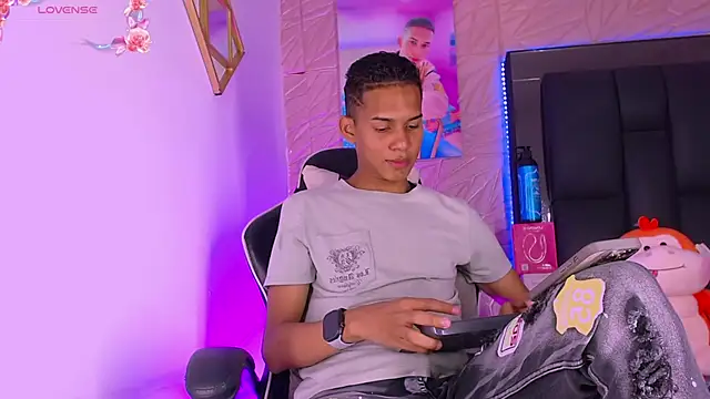 Snapshot of dilan_alfonzo chatting on 30, 4, 2026 dilan alfonzo online show from 30, 4, 2026