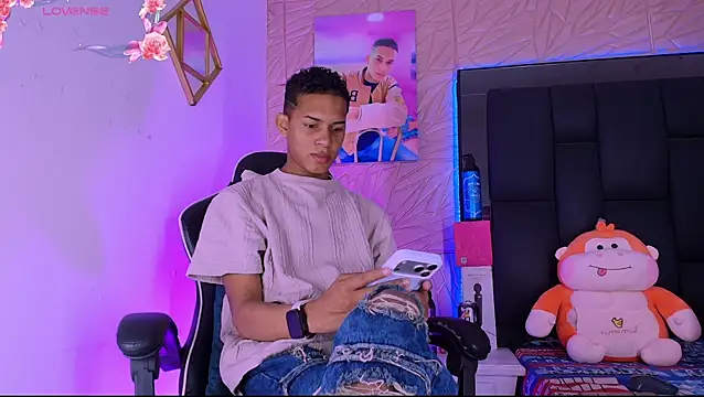 Snapshot of dilan_alfonzo chatting on 23, 6, 2026 dilan alfonzo online show from 23, 6, 2026
