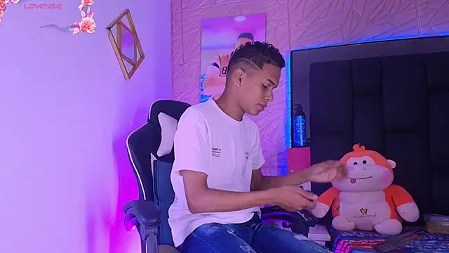 Snapshot of dilan_alfonzo chatting on 1, 6, 2026 dilan alfonzo online show from 1, 6, 2026