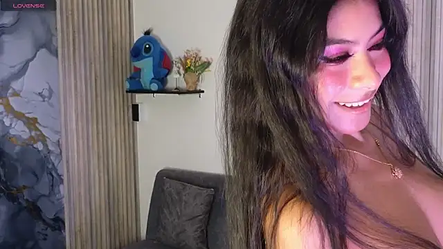 Snapshot of LissaWiild chatting on 28, 10, 2025 LissaWiild online show from 28, 10, 2025