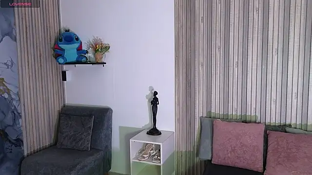 Snapshot of LissaWiild chatting on 5, 11, 2025 LissaWiild online show from 5, 11, 2025