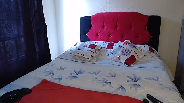 Snapshot of Crystal_milkmature chatting on 4, 4, 2026 Crystal milkmature online show from 4, 4, 2026