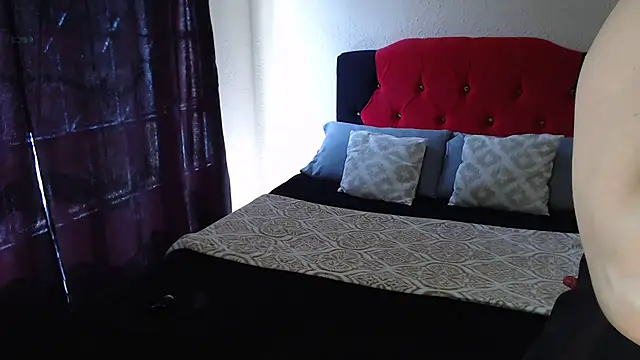 Crystal milkmature online show from 16, 12, 2025