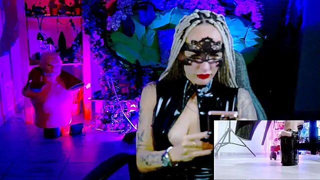 MonicaMaxwel online show from 24, 11, 2025