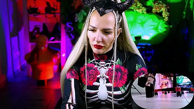 MonicaMaxwel online show from 31, 10, 2025