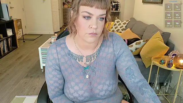 Snapshot of WendyDarling chatting on 12, 9, 2025 WendyDarling online show from 12, 9, 2025