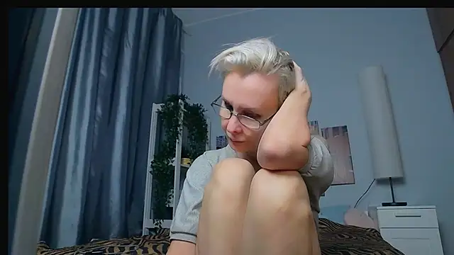 HelgaHimmell online show from 1, 2, 2025