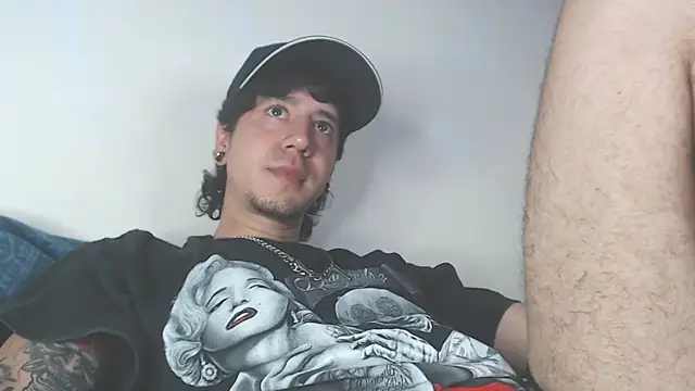 Snapshot of AndyBetti chatting on 5, 12, 2025 AndyBetti online show from 5, 12, 2025