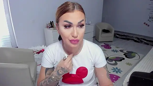 GlossyDiamondX online show from 20, 2, 2025