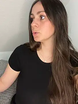 Snapshot of Loella-Rose chatting on 6, 6, 2026 Loella-Rose online show from 6, 6, 2026