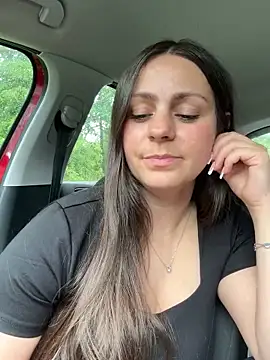 Snapshot of Loella-Rose chatting on 4, 6, 2026 Loella-Rose online show from 4, 6, 2026