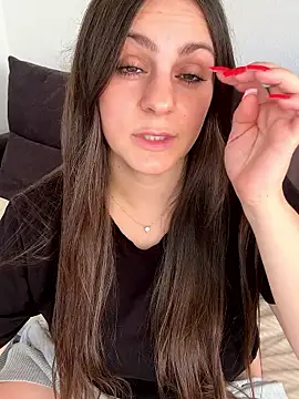 Snapshot of Loella-Rose chatting on 14, 12, 2025 Loella-Rose online show from 14, 12, 2025