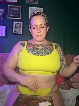Snapshot of quinnmariexo chatting on 18, 7, 2026 quinnmariexo online show from 18, 7, 2026