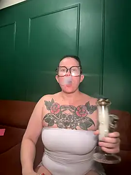 Snapshot of quinnmariexo chatting on 4, 10, 2025 quinnmariexo online show from 4, 10, 2025