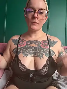 quinnmariexo online show from 21, 4, 2026