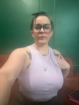 Snapshot of quinnmariexo chatting on 19, 10, 2025 quinnmariexo online show from 19, 10, 2025