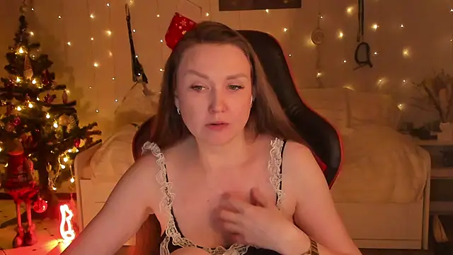 Snapshot of desperatehousewife__ chatting on 18, 12, 2025 desperatehousewife online show from 18, 12, 2025