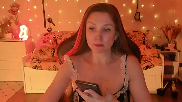 Snapshot of desperatehousewife__ chatting on 13, 12, 2025 desperatehousewife online show from 13, 12, 2025