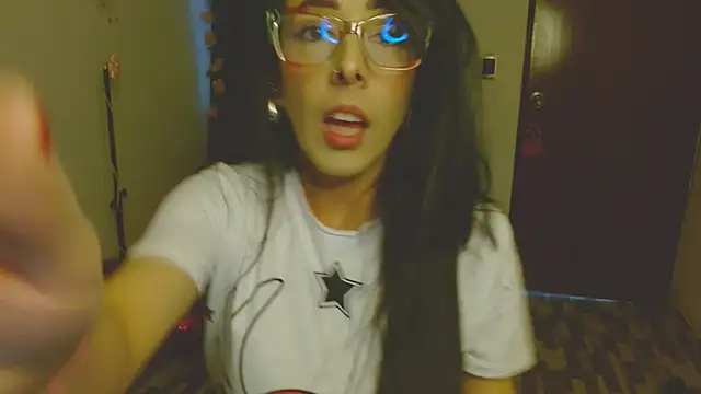 Snapshot of ella_peck chatting on 21, 12, 2025 ella peck online show from 21, 12, 2025