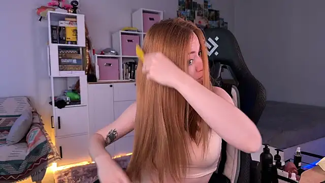 Snapshot of LinaWitch chatting on 25, 10, 2025 LinaWitch online show from 25, 10, 2025