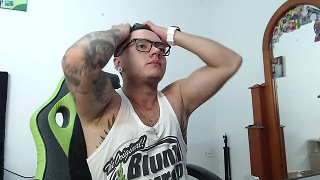 Snapshot of male_pussy chatting on 28, 5, 2026 male pussy online show from 28, 5, 2026