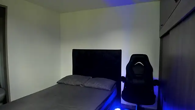 Snapshot of male_pussy chatting on 25, 4, 2026 male pussy online show from 25, 4, 2026