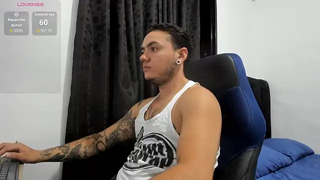 Snapshot of male_pussy chatting on 18, 6, 2026 male pussy online show from 18, 6, 2026