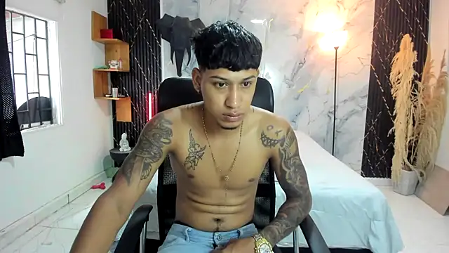 Snapshot of slim_master12 chatting on 3, 6, 2026 slim master12 online show from 3, 6, 2026