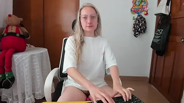 Adele johnsonn1 online show from 27, 7, 2026