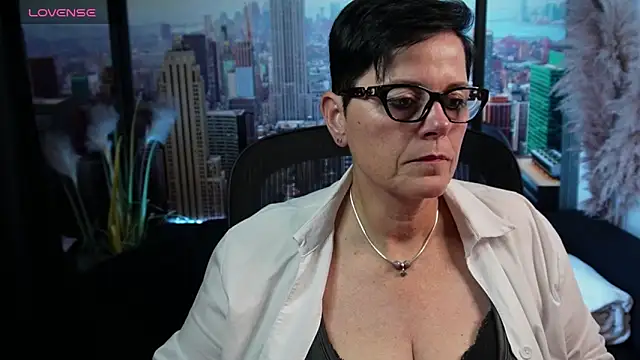 Snapshot of ninarandmann chatting on 28, 10, 2025 ninarandmann online show from 28, 10, 2025