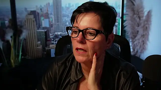 Snapshot of ninarandmann chatting on 6, 11, 2025 ninarandmann online show from 6, 11, 2025