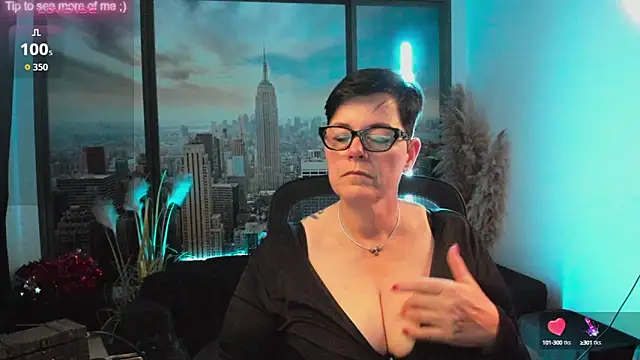 Snapshot of ninarandmann chatting on 4, 10, 2025 ninarandmann online show from 4, 10, 2025