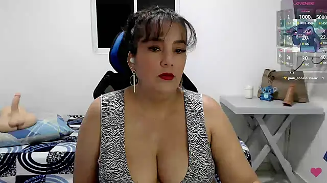 mom hot   online show from 27, 4, 2026