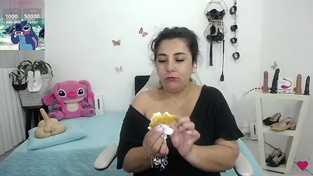 mom hot   online show from 18, 6, 2026