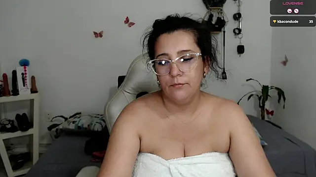 mom hot   online show from 8, 10, 2025