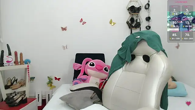 mom hot   online show from 23, 4, 2026