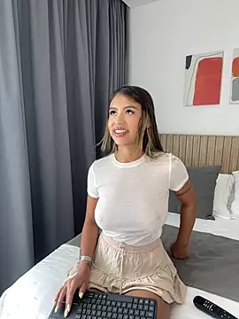 Snapshot of _laura_02 chatting on 8, 2, 2025 laura 02 online show from 8, 2, 2025
