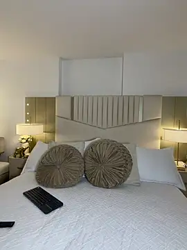  laura 02 online show from 20, 3, 2026