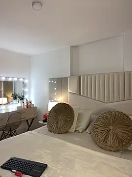  laura 02 online show from 26, 10, 2025