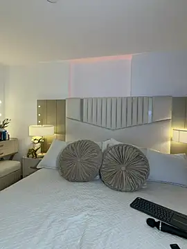  laura 02 online show from 13, 3, 2026