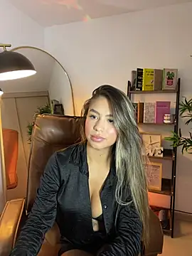 Snapshot of _laura_02 chatting on 21, 3, 2025 laura 02 online show from 21, 3, 2025