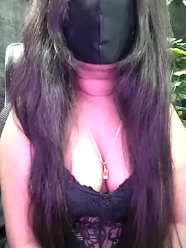 Idhika Paul online show from 24, 11, 2025